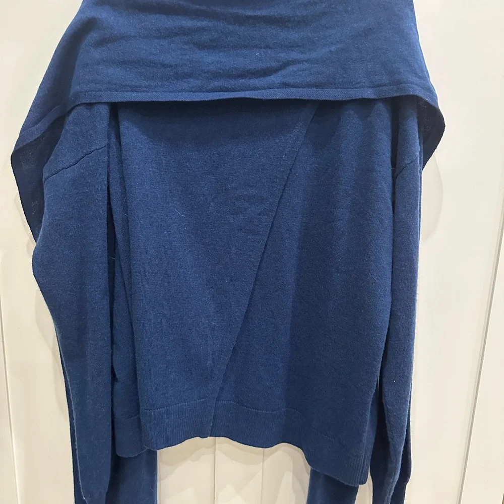 Halston sweater - Picture 3 of 7